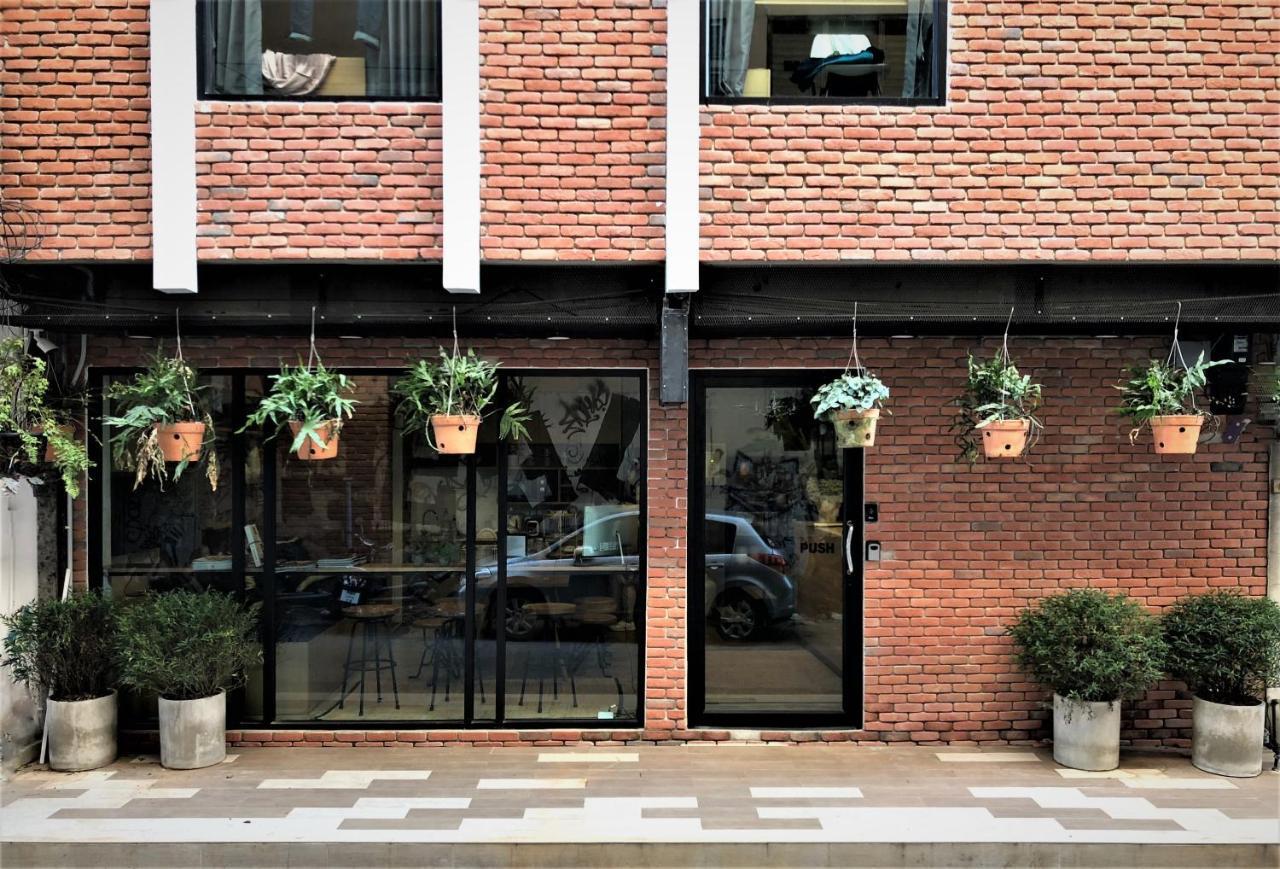 Stay Thapae Hostel Chiang Mai Esterno foto